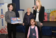Slavnostní předání šeku z projektu Antistresového diáře Kiwanis
